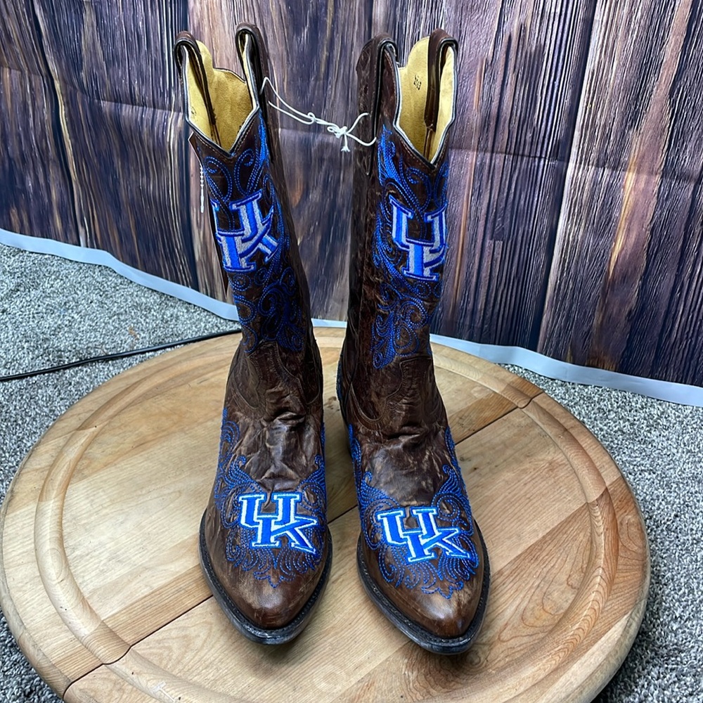 ⭐️NWT Kentucky Wildcats embroidered gameday woman’s distressed cowboy boots 11